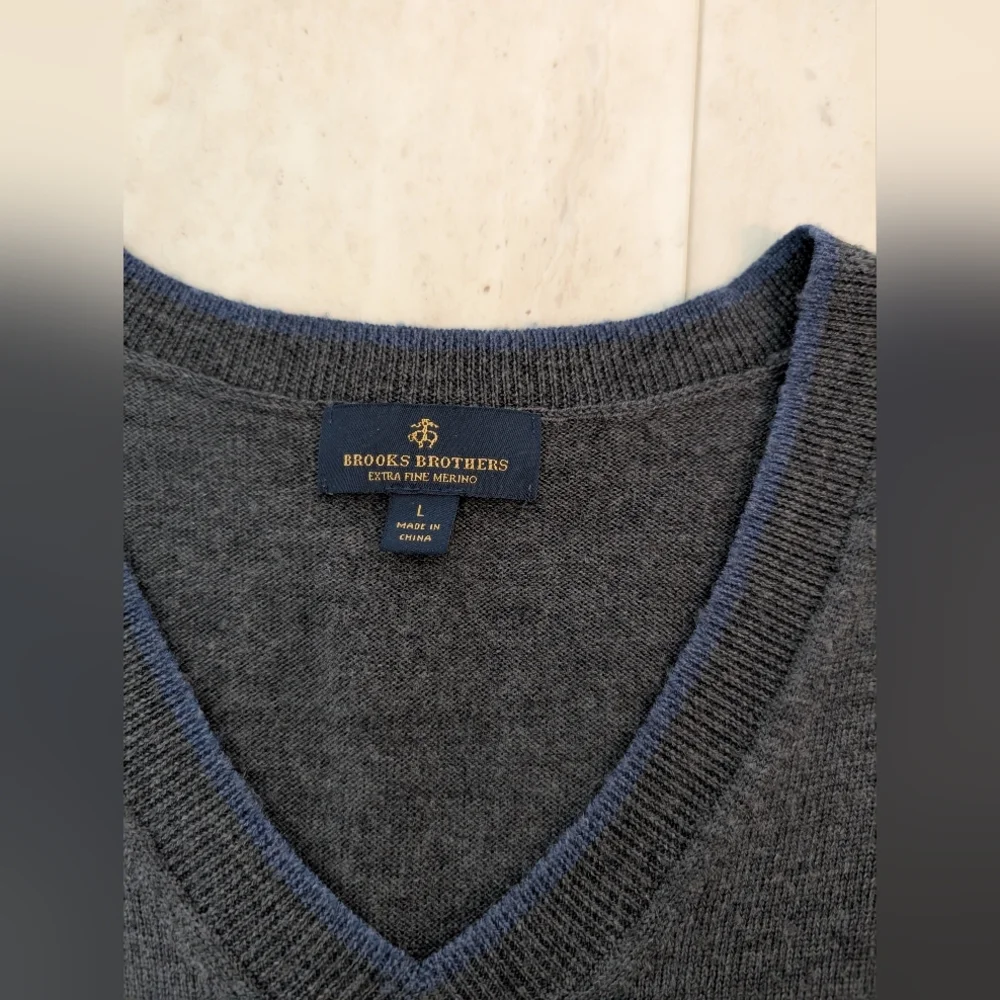Brooks Brothers, Men's Size L, 100% Merino Wool Sweater Vest, Gray, Quiet Luxury - Picture 2 of 4